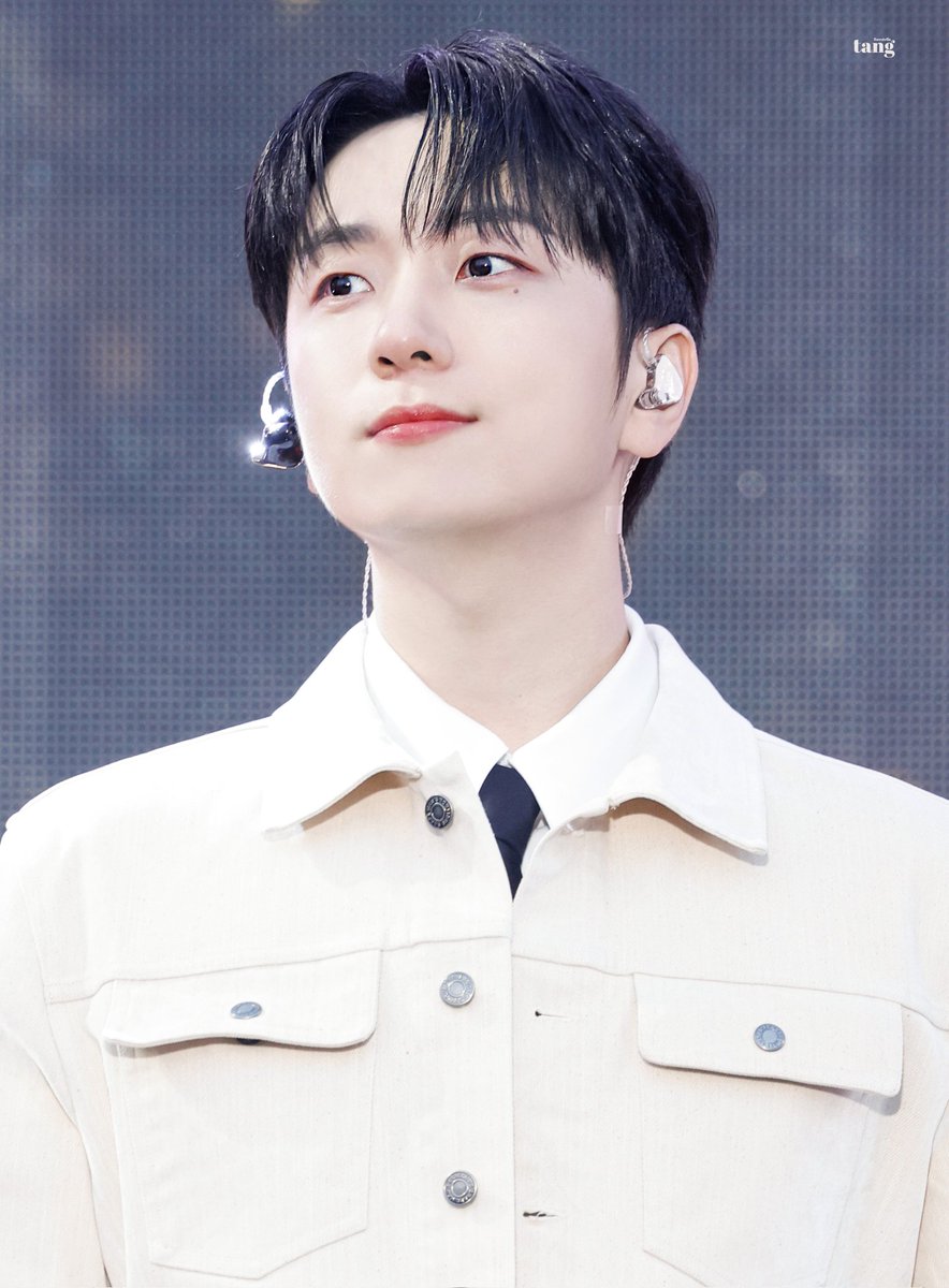 ²⁶⁰³²⁸ 김해 한우축제
◝｡
       * ₊
            🌸
                °.
나의 정원을
　              o
　             ꕥ
                 본 적이 있을까
　　      o
　   🥀
      국화와 장미
　    .
　　   .
             예
　　 　 쁜
                 .
#고우림 #포레스텔라
