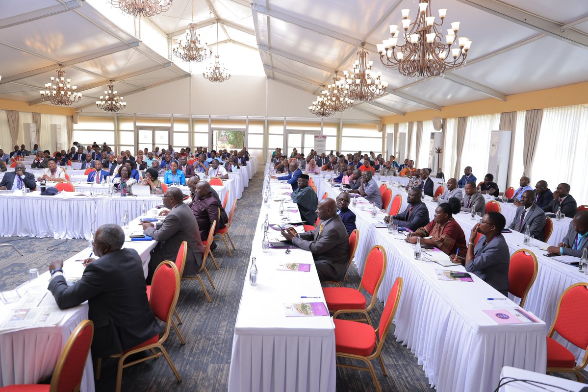 Esc_uganda's tweet image. At the ongoing induction of newly appointed Headteachers, Ronnie Mbabaali delivered a powerful address on “Mindset. He urged leaders to shift from a Fixed to a Growth Mindset to drive excellence, accountability &amp;amp;quality education.
#ESCPerformanceReview @ps_lukwago @BukenyaLillian