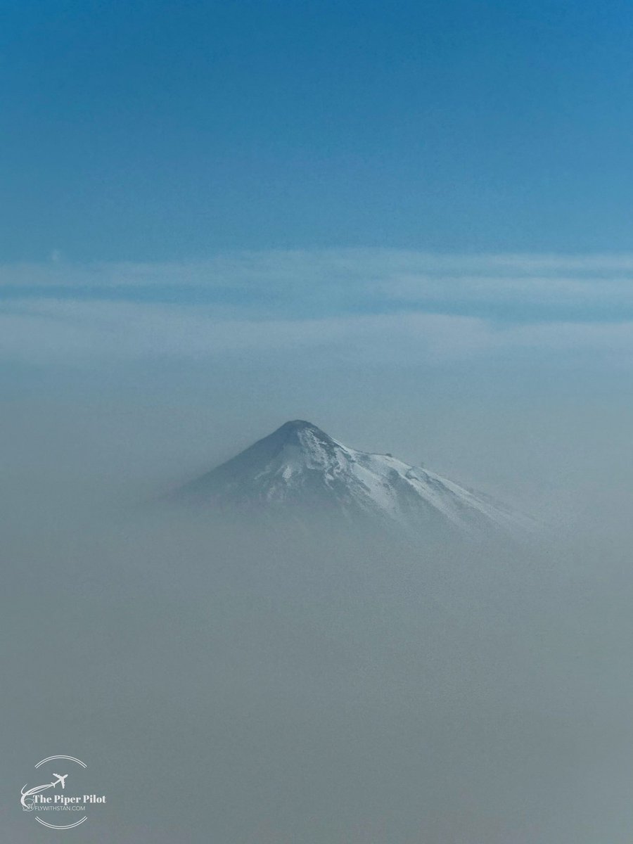 stani320's tweet image. Probably the only place in the Canaries where we could breath (almost) clean air… 🙈 #teide #tenerife #canarias #canaries #calima #sky