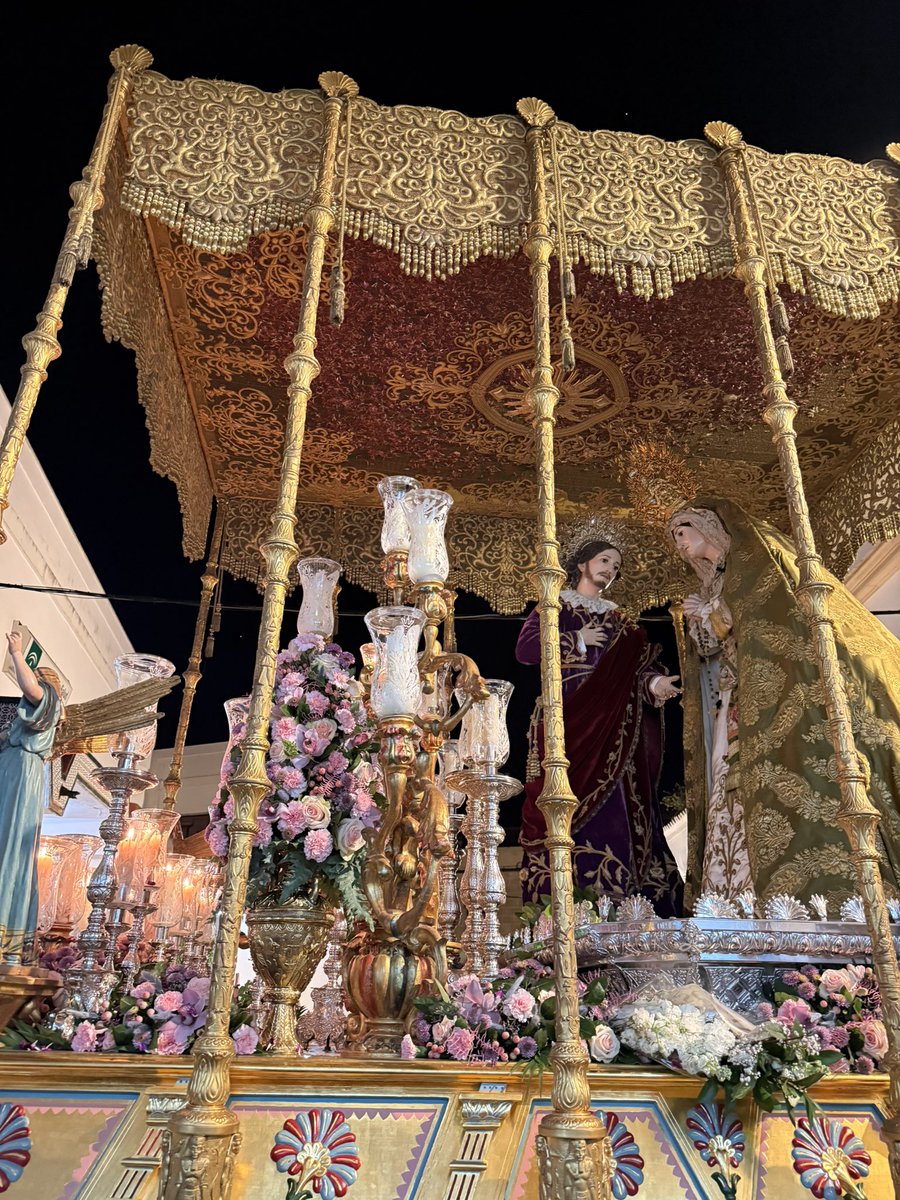 El palio egipcio es un paso de Semana Santa único en Andalucía, perteneciente a la Hermandad de la Vera Cruz de Osuna (Sevilla), diseñado por Vicente Tena a principios del siglo XX