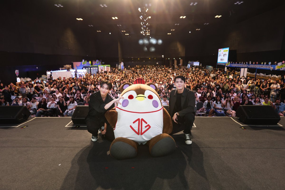 centralwOrld tweet media