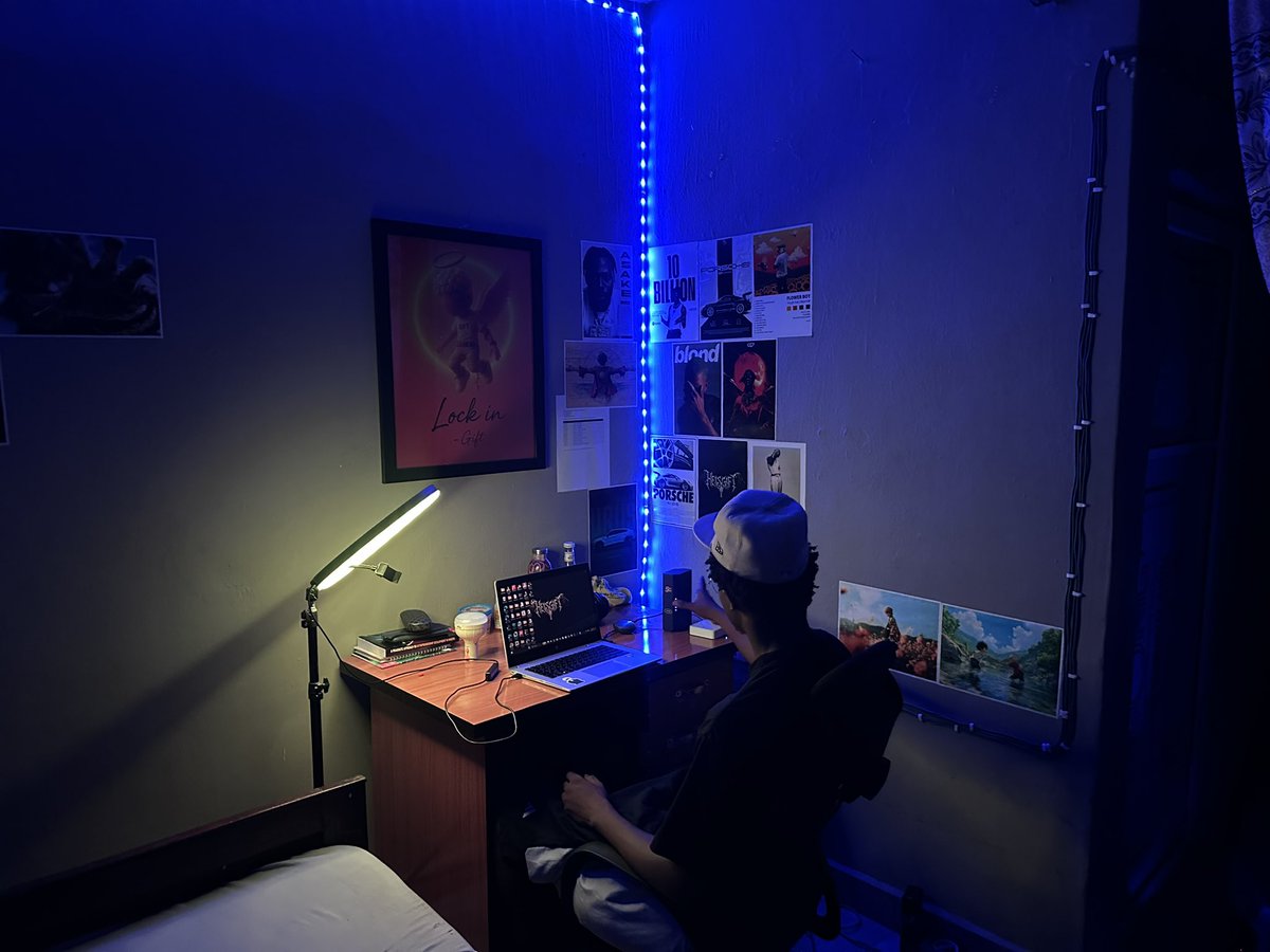 HEISGIFT tweet media