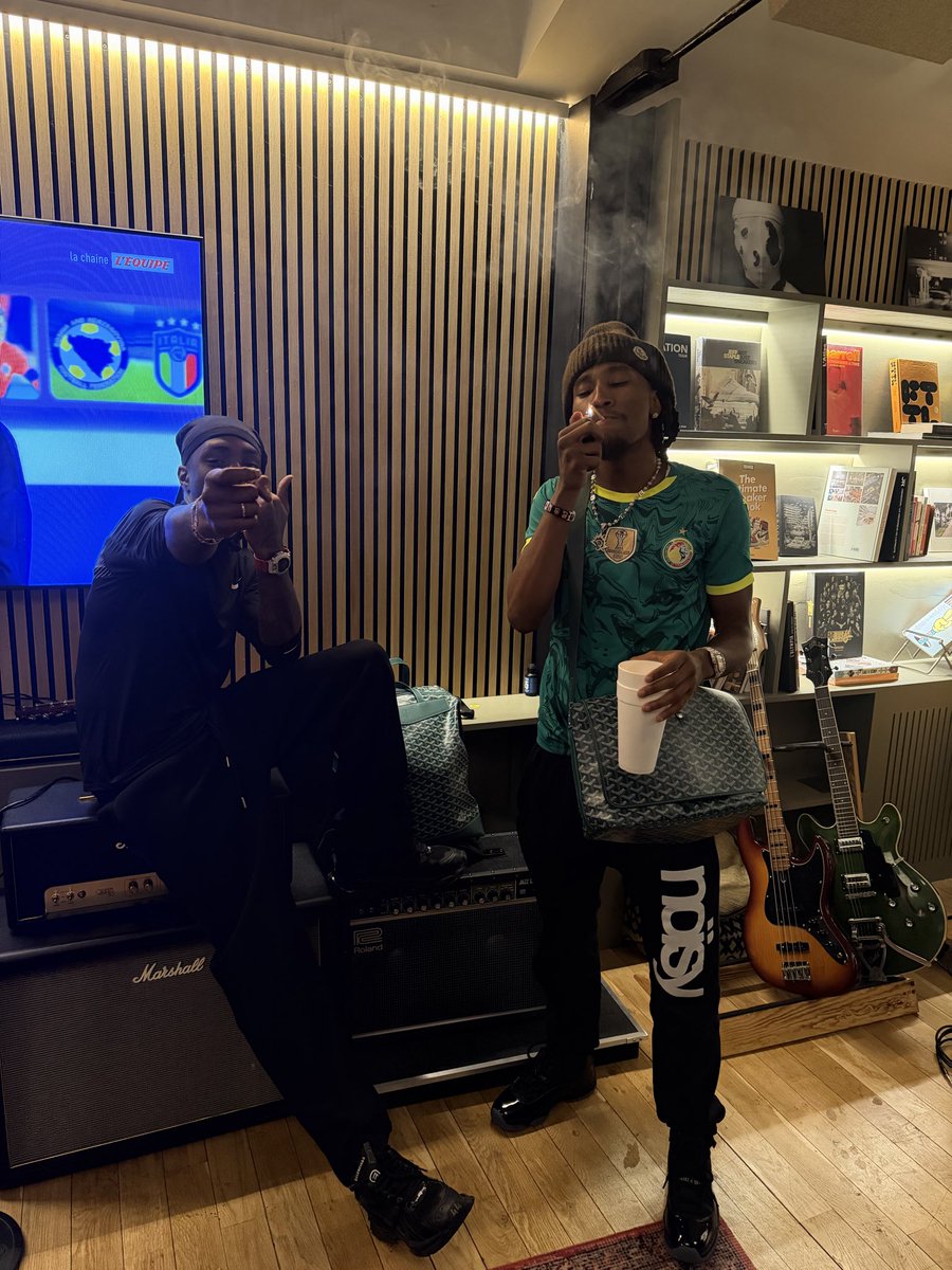 Kodes Officiel 🐝 tweet media