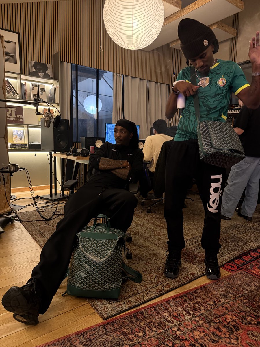 Kodes Officiel 🐝 tweet media