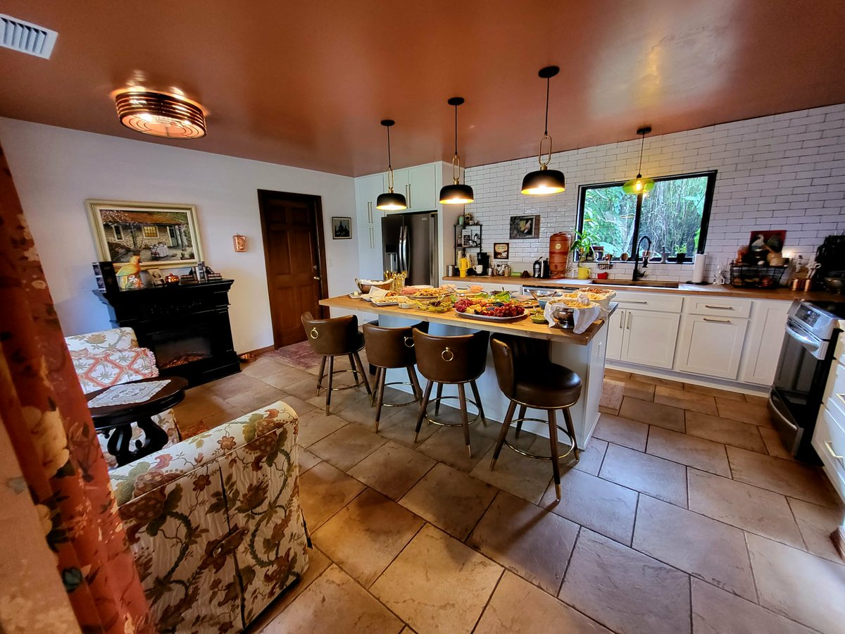 Leslie Dawn tweet media