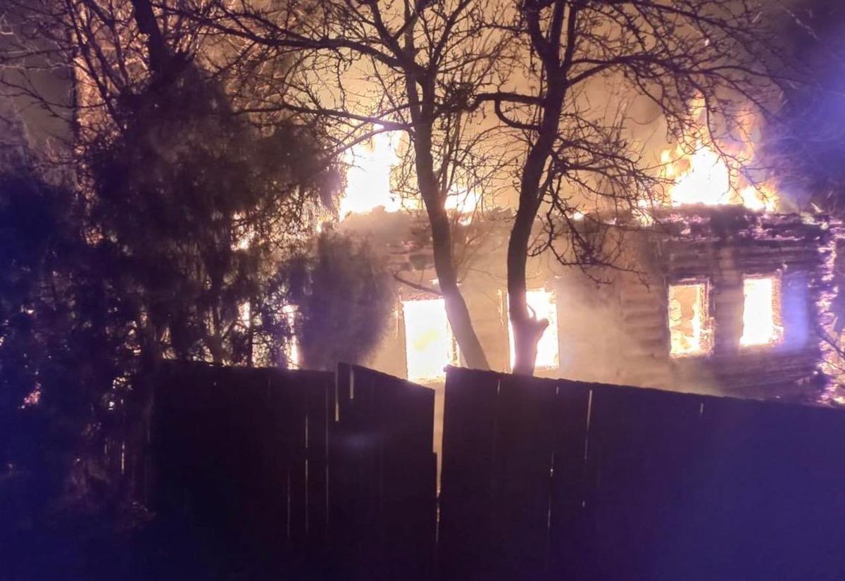 Росіяни вночі атакували Чернігівщину "геранями" та "герберами"

Вночі 1 квітня російська армія вчергове атакувала Новгород-Сіверську громаду. Ворог застосував ударні безпілотники. Під ударом два села у прикордонні.

cntime.cn.ua/rosiyani-vnoch…