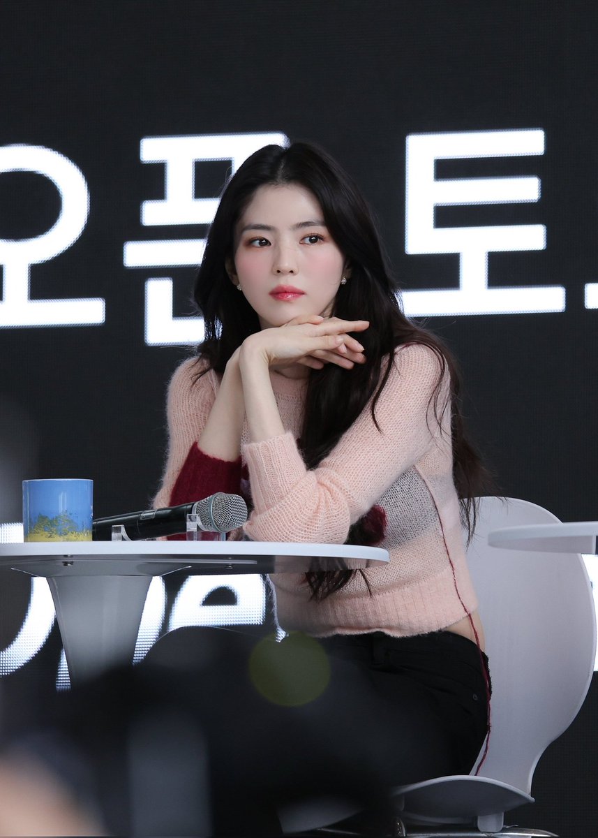 히히 tweet media