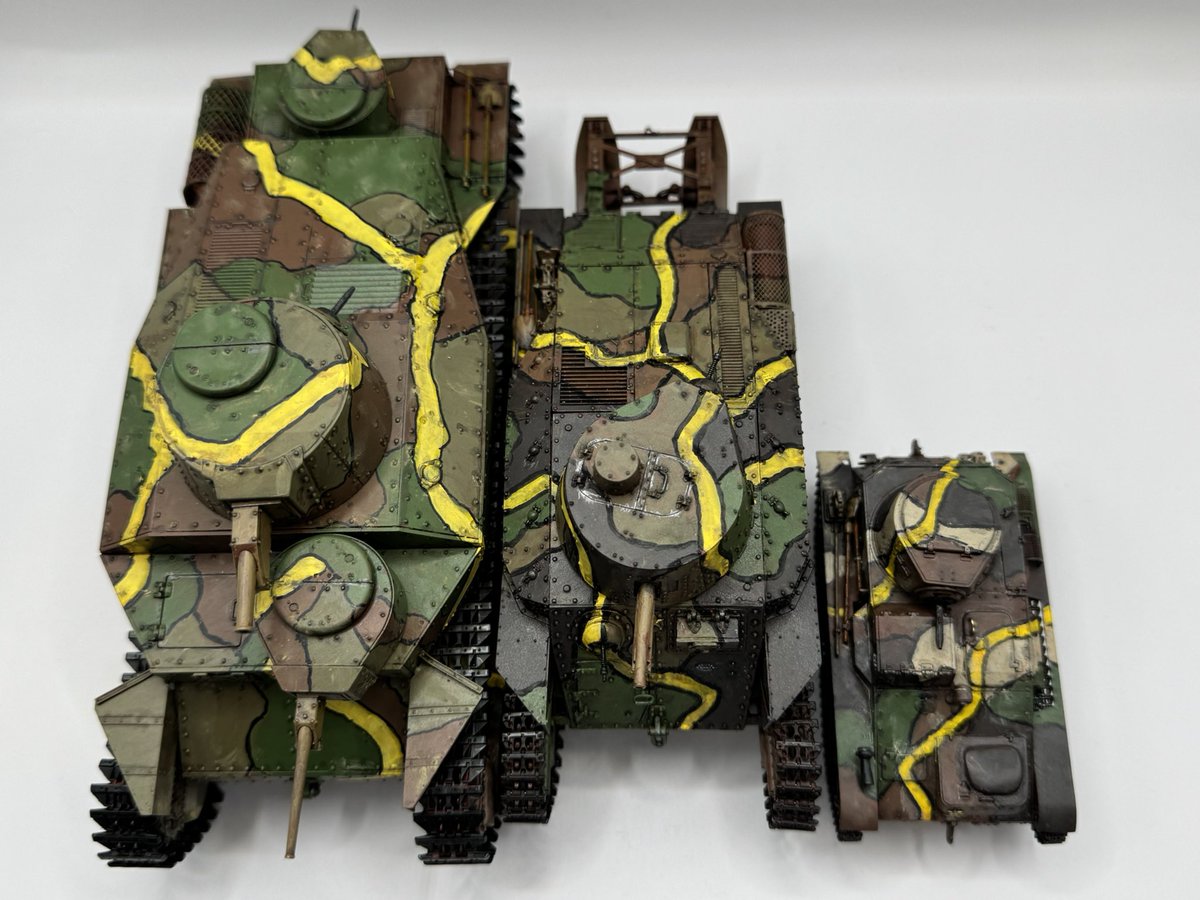 akky_Tank8's tweet photo. 大中小ならぬ重中軽
黒縁迷彩車
その1
#九五式重戦車 #ロ号
#八九式中戦車甲 #イ号ハイブリッド
#九四式軽装甲車初期型 #TK車初期型
#zoomodel
#シタデル
#ファインモールド https://t.co/r19XKA1hr1