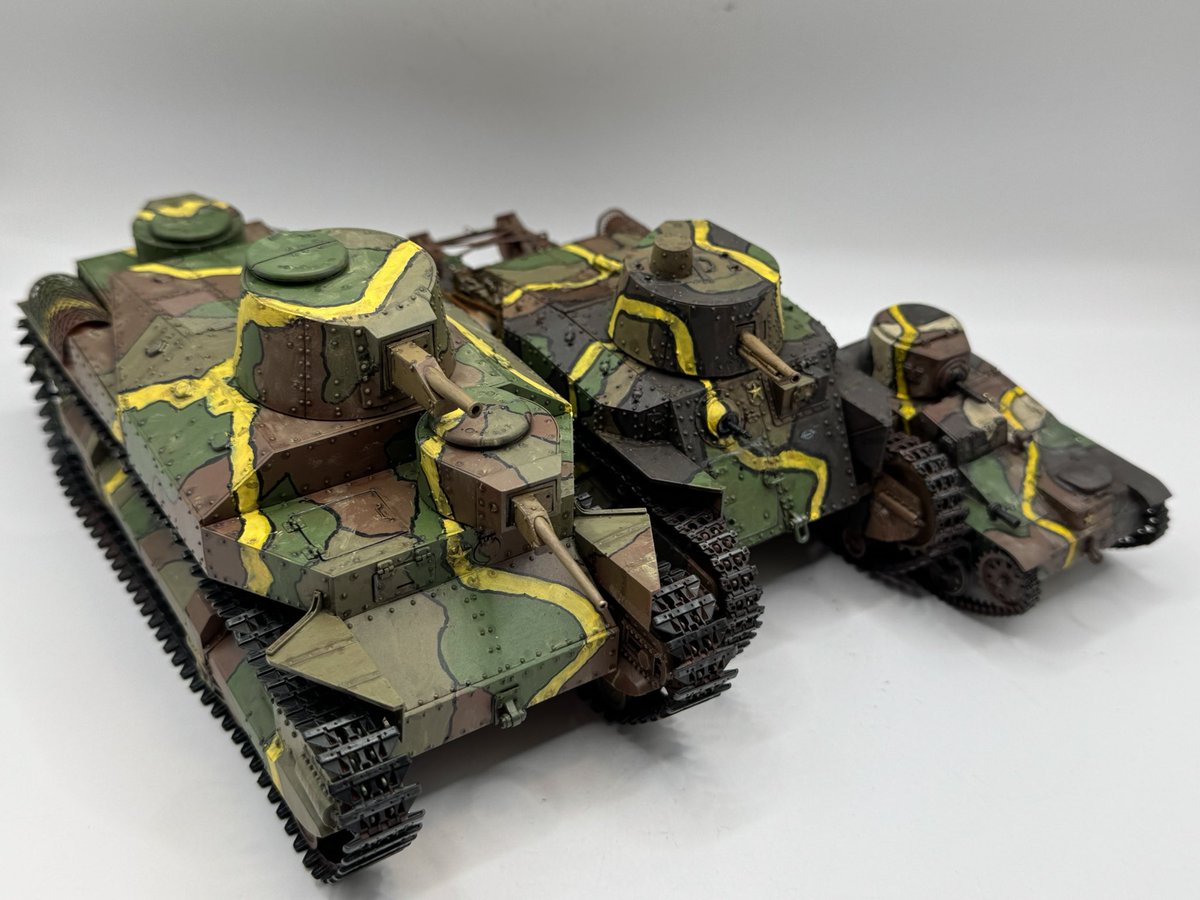 akky_Tank8's tweet photo. 大中小ならぬ重中軽
黒縁迷彩車
その1
#九五式重戦車 #ロ号
#八九式中戦車甲 #イ号ハイブリッド
#九四式軽装甲車初期型 #TK車初期型
#zoomodel
#シタデル
#ファインモールド https://t.co/r19XKA1hr1