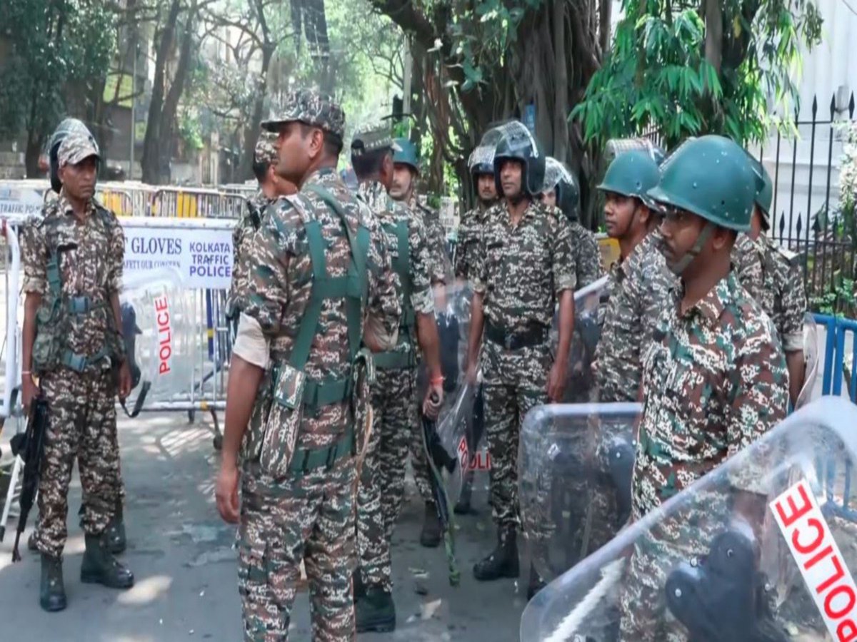ani_digital's tweet photo. Heavy security deployed near Kolkata CEO office after BJP-TMC clashes; traffic diverted
Read @ANI Story |
https://t.co/g2du03kUHr
#BJP #TMC #Clash #ECOffice #SecurityDeployment https://t.co/j90FjnQ6kv