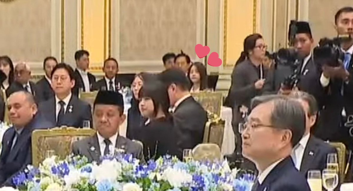 carmenopi's tweet image. carmen di acara blue house😖🤏🏻