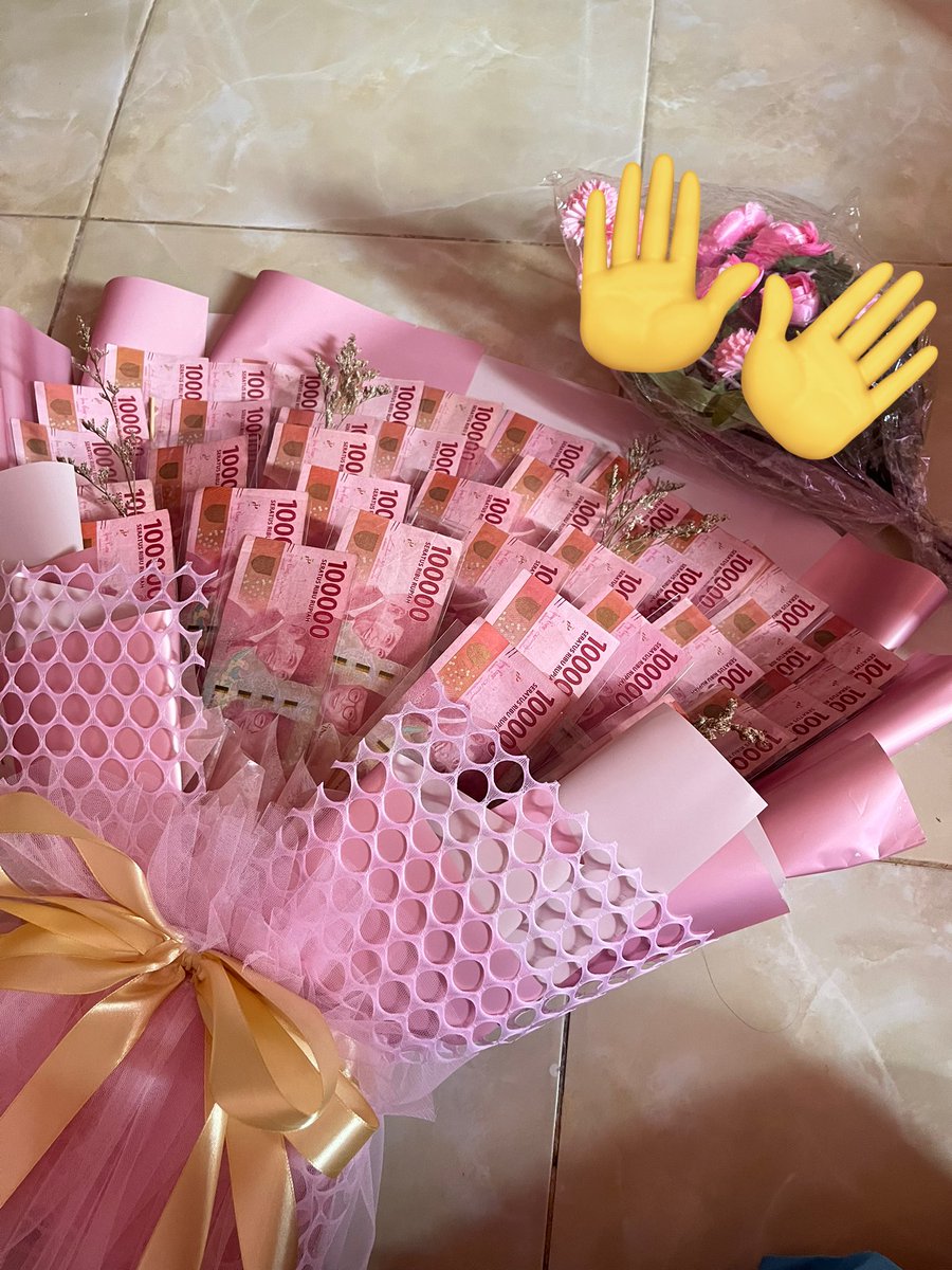 acheeel99's tweet photo. Preloved bucket JUMBO (uang kosong 40 slot) tinggi 65cm + box, 60k aja ambil di kos #jual #preloved #bucket https://t.co/SWFLttSL8L