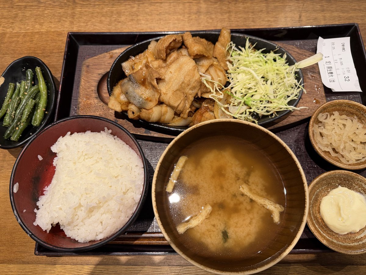 こんにちは！

いつもの、かかりつけ医が大塚なので、通院とお薬貰って来ました😃

晩御飯はしんぱち食堂❣️

生姜焼き大とインゲン付き👍

#ばんごはん

shinpachi-shokudo.com