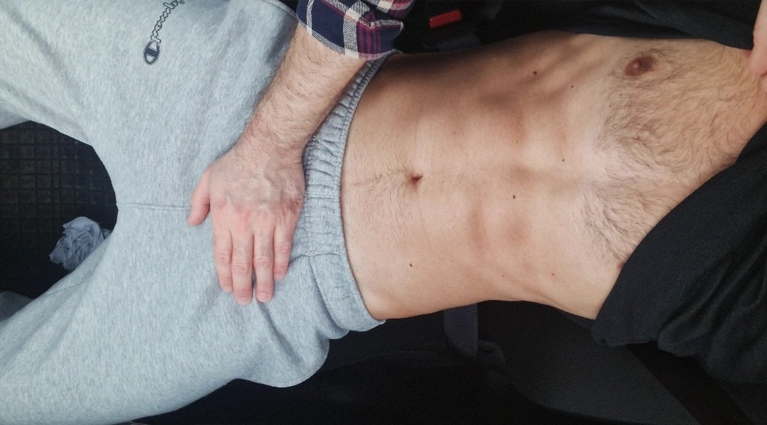 hungOUTdoor tweet media