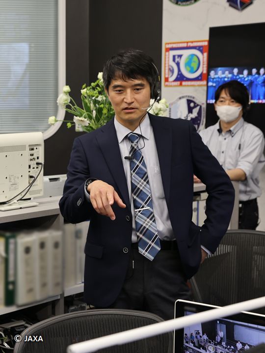 JAXA_JFLIGHT's tweet photo. 【4/1のきぼうフライトディレクタ紹介】  
#今日のFD は大西フライトディレクタです

きぼうではCO2除去システム軌道上実証装置(DRCS)の運転と船外実験装置での観測を継続中です。

大西FDが嫌いなものは運動と高いところ（高所恐怖症）です
#エイプリルフール ではありません https://t.co/F5jnGfaKEa