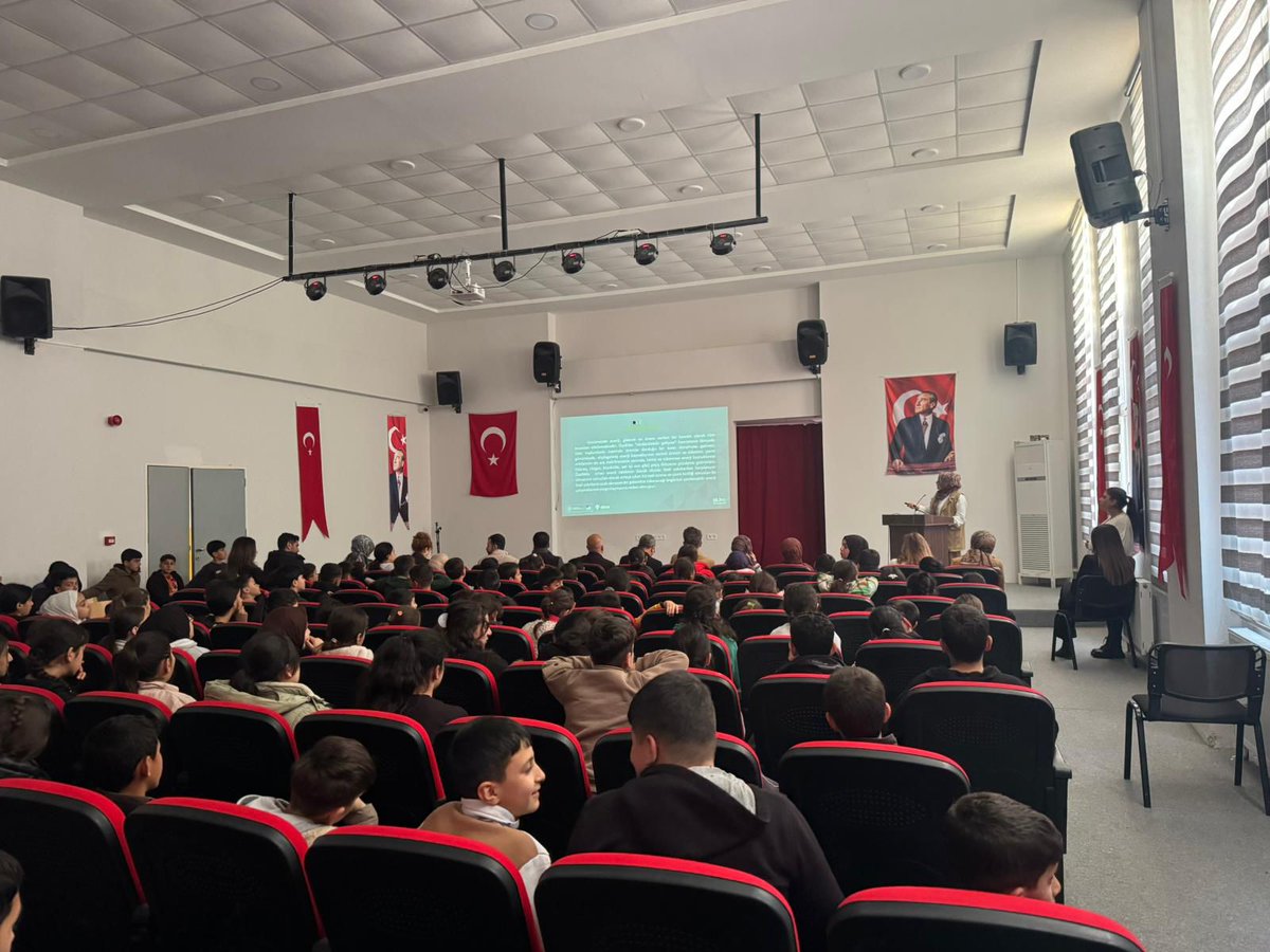 artuklusbf's tweet photo. TÜBİTAK Bilim Söyleşileri kapsamında, Fakültemiz Öğr. Üyesi Doç. Dr. Serap Toprak Döşlü, “Yenilenebilir Enerji Nedir?” başlıklı söyleşisini Diyarbakır Vali Aydın Arslan Fen Lisesi’nde ve Mardin Mazıdağı Ortaokulu’nda gerçekleştirmiştir.

@ibrahimozcosar 
@hidirapak 
@AhmetButun3 https://t.co/fZjRk3ULui