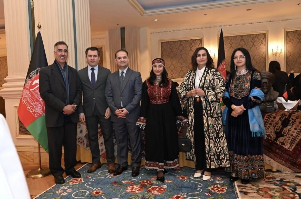 Hasht-e Subh English tweet media