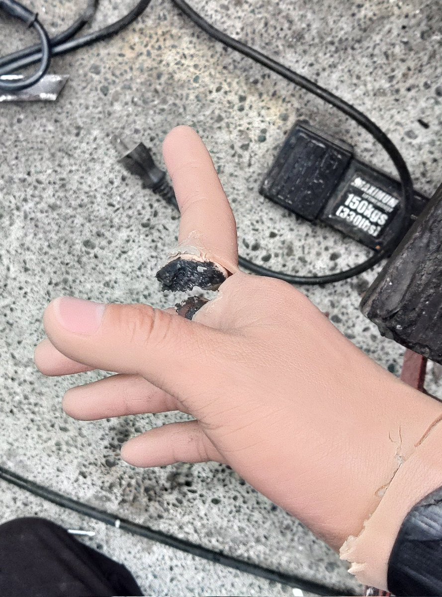 (えろ)にゃんさん tweet media