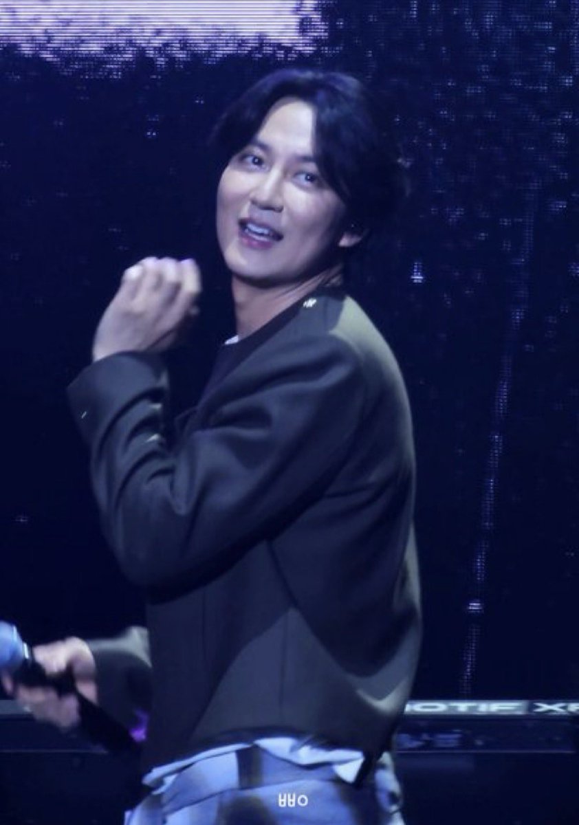 girl who eat carrots 🥕 tweet media