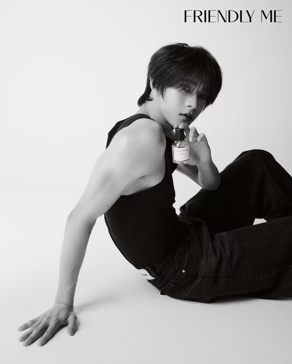 fl00rling_'s tweet photo. Brought back memories of his 2024 birthday magazine!
This guy looks so good in sleeveless tops! 😭😭
His muscles are still lean and great.💪 @ppoohkt 
@ppoohkt 
#ppoohkt #PooHHooPers https://t.co/zaw2UwaJum