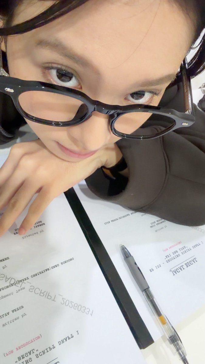 Out of Context Zee tweet media