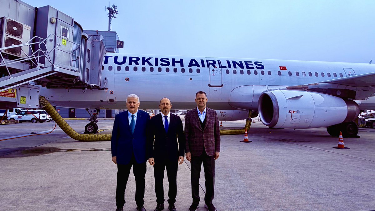 OzgurKAltan's tweet photo. This beautiful morning we’re flying the first ever Turkish Airlines flight from İstanbul to Timișoara. This is going to be great. A new neurolink, if you will, between our two wonderful countries 🇹🇷✈️🇷🇴.
#Timisoara #Istanbul #TurkishAirlines #NewRoute #VisitTimisoara #VisitIstanbul #AviationHistory #OrasulFlorilor #Banat #TravelRomania #TravelTürkiye #CityOfLights #ExploreMore #FirstFlight