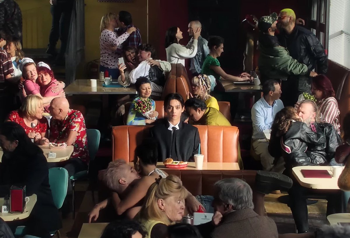 _TK_Supporter's tweet image. Thank you for playing #FRI_END_S by V #TAEHYUNG today on the #KPlusArmyHour @ReallyAcesFox @KplusArmyhour
               @Kplus_Armyhour 
                          💚💜