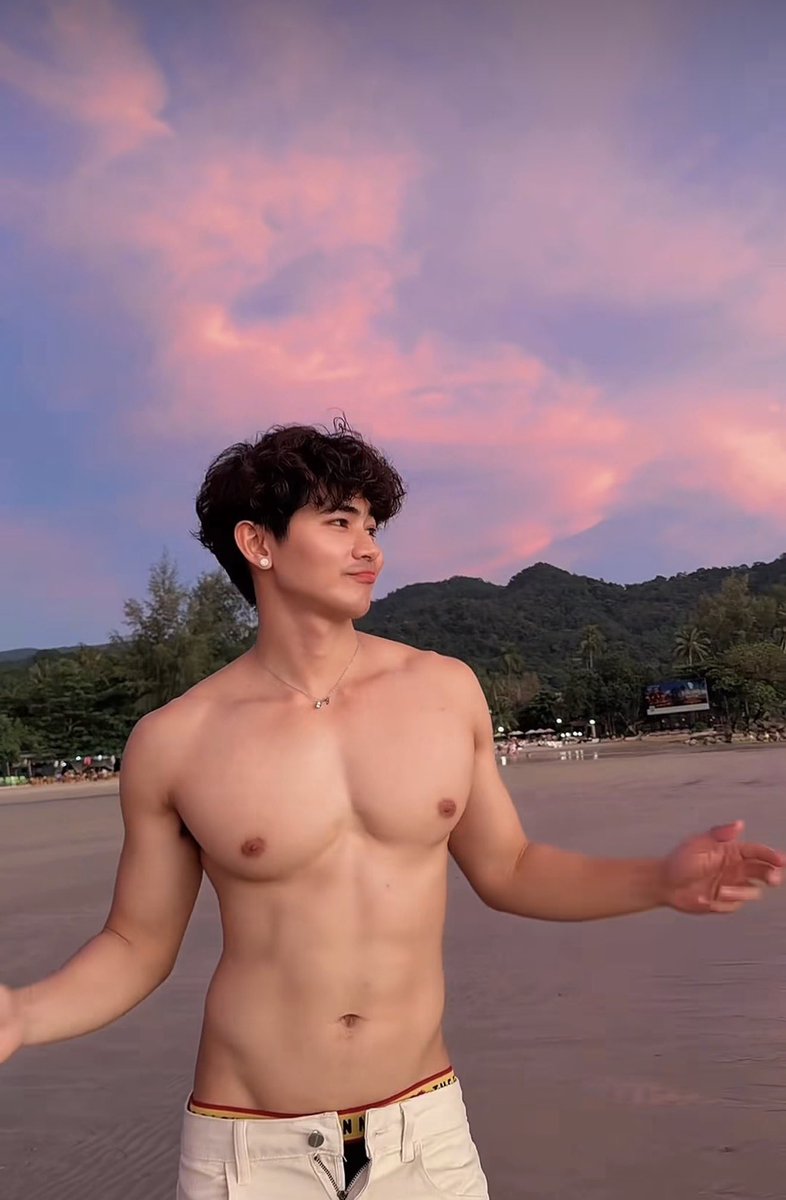 🤵🏻💪🏻 : @mannarintangon 
📸 : @thaichinesecuteboy