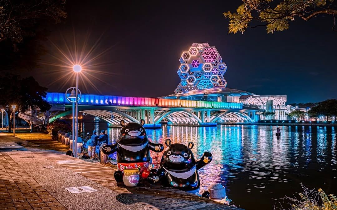 生活充满挑战，然而炸鸡的美味确实令人难以抗拒。