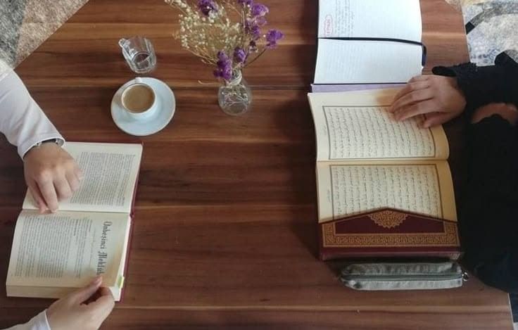 Umu_alsaalihin's tweet photo. Al-Fudayl ibn 'Iyad رحمه الله said:

"If a woman helps her husband in deen, she is better than a thousand beautiful women." https://t.co/Y8adF7wuBz