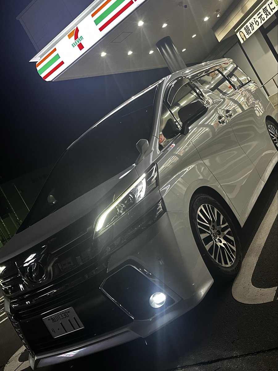 23SS3700's tweet photo. 30ヴェルファイア　前期
Z Gエディション
納車されました！

めちゃめちゃ快適〜広いし運転しやすすぎる
ほどよく大人な感じでいじれればなーと思います！
#30ヴェルファイア　#トヨタ https://t.co/W174IbSrkc