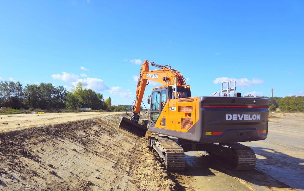 Hub4com's tweet photo. 🚨 DEVELON Series 9 excavators make first appearance at ScotPlant 2026 🚧
Next-gen smart machines built for performance, efficiency & advanced jobsite control.

Read more 👉 https://t.co/ob6IQuaIiK

#Construction #Excavators #HeavyEquipment #ScotPlant #Innovation #Earthmoving #UKIndustry #MiniExcavators

@ScotPlantEvent @DEVELON_Europe