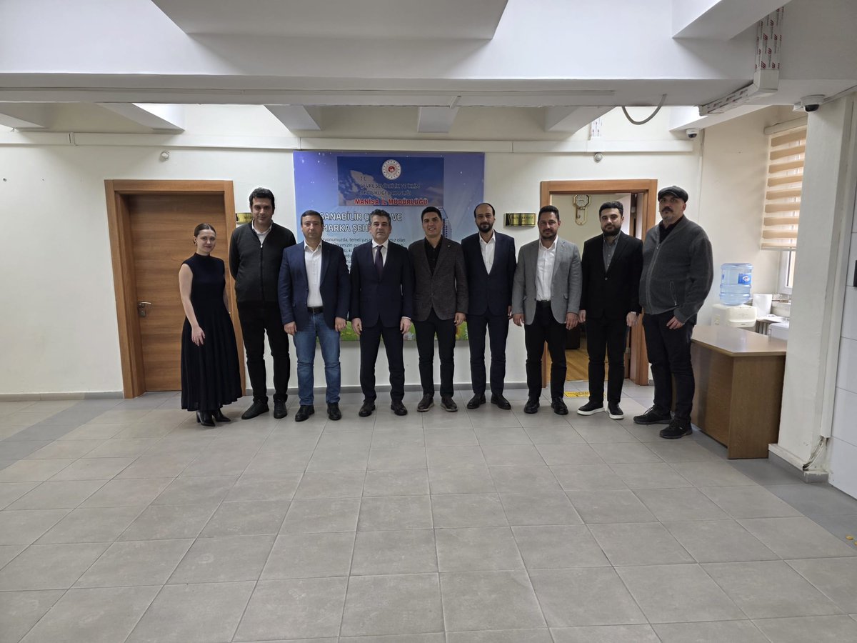31 Mart 2026 tarihinde Yönetim Kurulu üyelerimiz Manisa Valiliği Çevre, Şehircilik ve İklim Değişikliği İl Müdürü Faik GÜROCAK’ı makamında ziyaret ettiler.