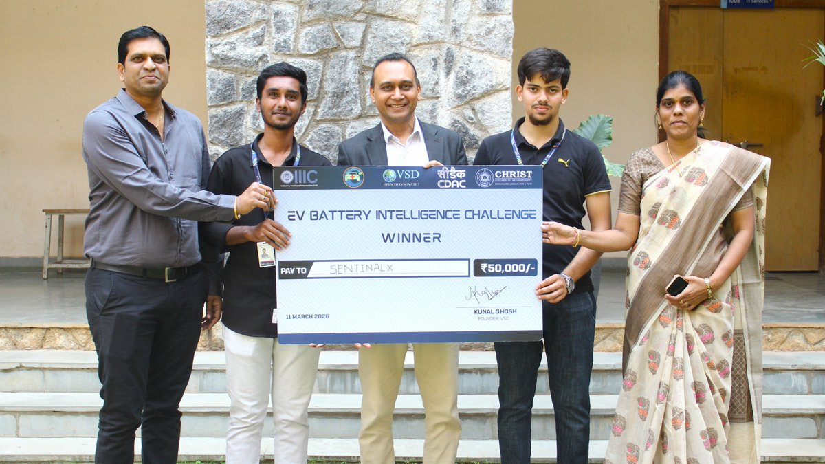 SR University tweet media