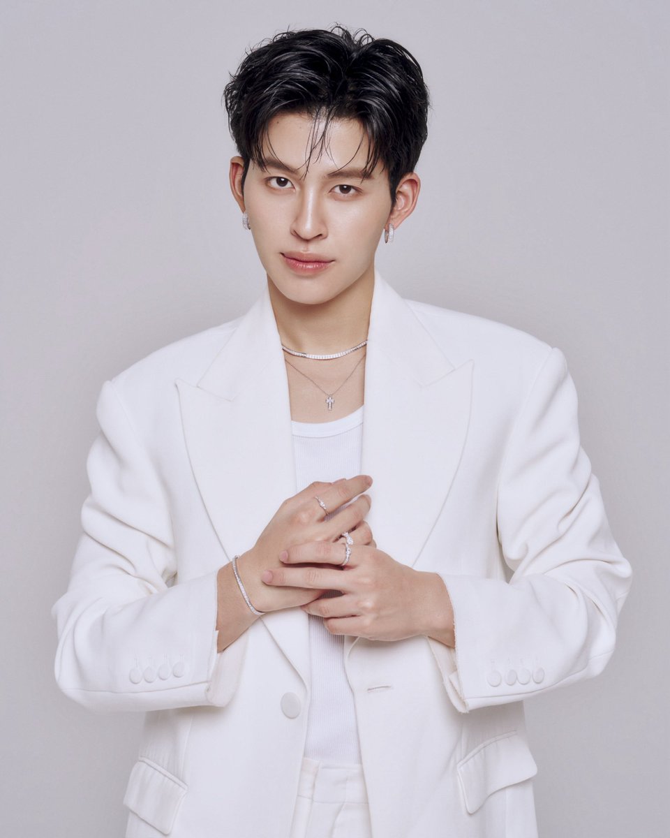 Vogue Thailand tweet media