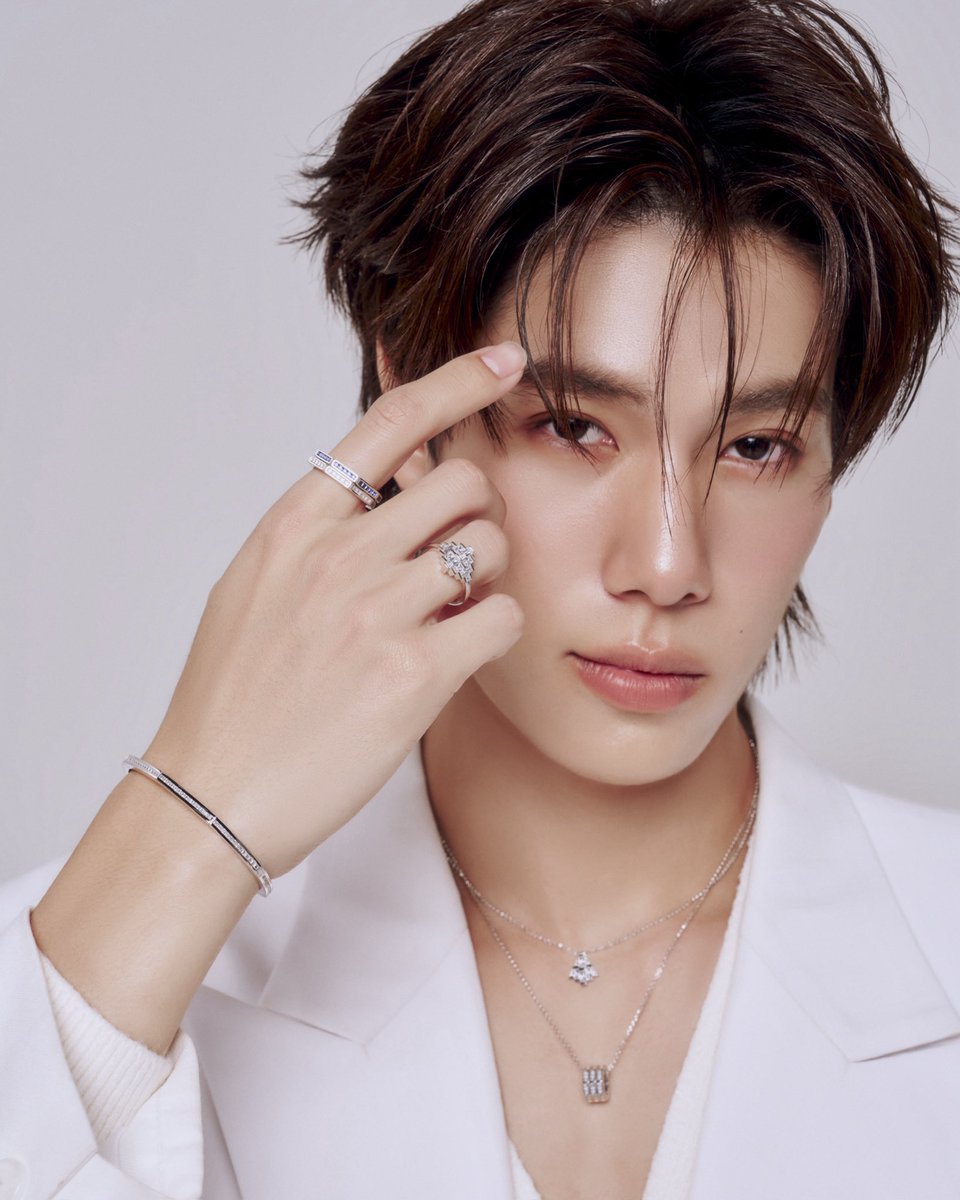 Vogue Thailand tweet media