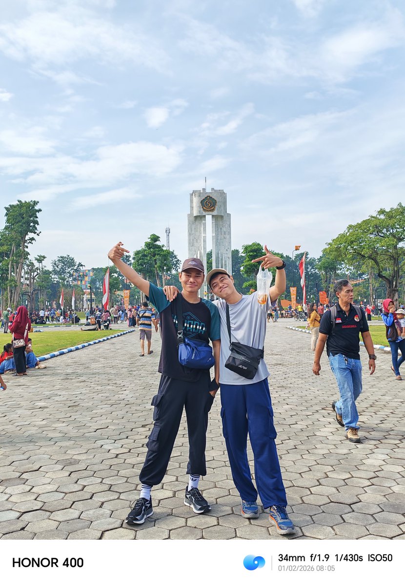 JujurSpill's tweet photo. #Fomo Gaya Hidup Sehat, 
Dulu aku malas banget jogging.

Sekarang berkat sepatu Running Pemula Eagle, minimal seminggu sekali aku lari. Thx mama yang udah maksa aku beli merk lejen populer di kalangan bapak-bapak komplek ini. 🤭😄😚 https://t.co/qArKPRJEUq