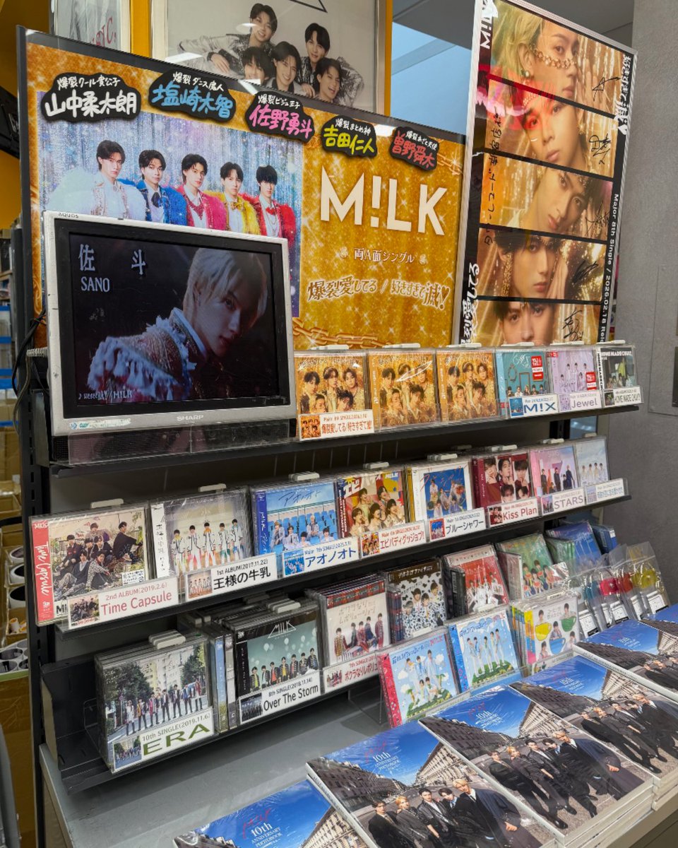 MILK】 サイン入りポスターは9Fエスカレーター横に移動！ 写真撮り