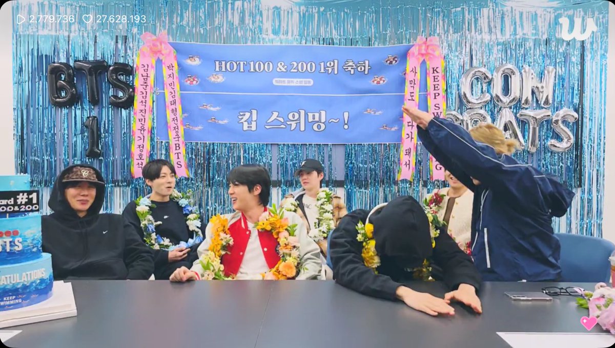 ah_wstone's tweet image. And that’s why we love them. Oh my goodness to see them having their OT7 chaos is a bliss.
#BTS_Live