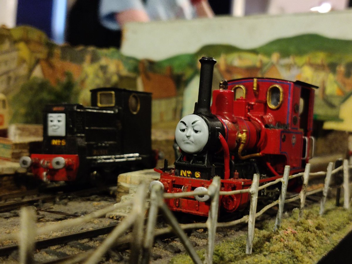 ExpressRhubarb's tweet photo. I'm done with modelling.
Decided to flog everything and take up a more rewarding hobby. 
Like AU writing.
Please make offers for models by midnight 1 April 2026. https://t.co/KMMraoikyr