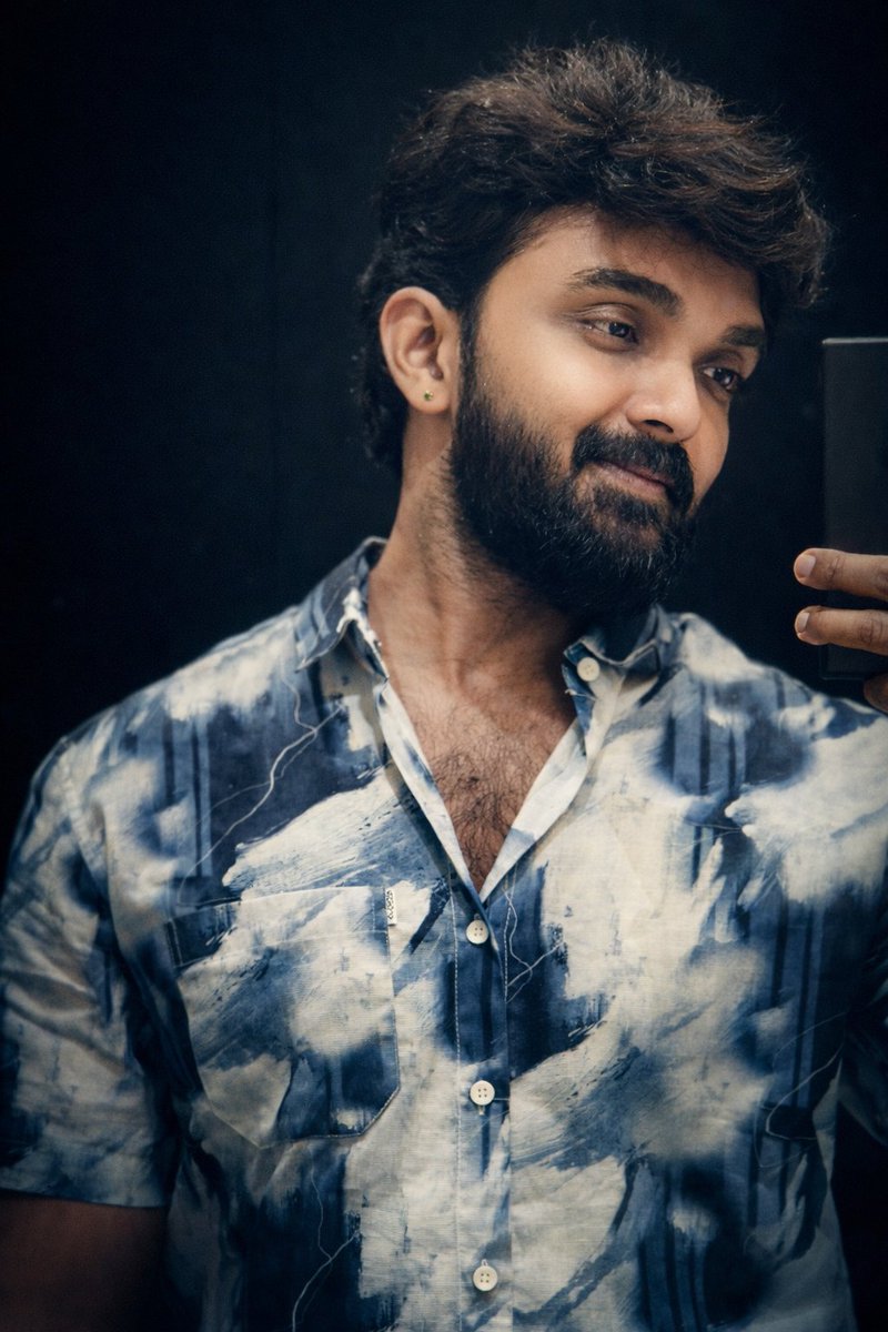 mithun_saayanth's tweet photo. “Mirror: you look good
Me: say it louder”
#ValidationNeeded #EchoPlease https://t.co/PRORw38ynd
