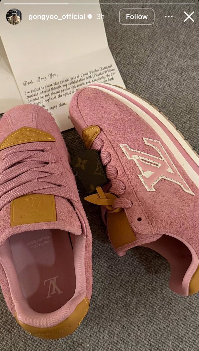 JHPOPBASE's tweet photo. j-hope gifted actor Gong Yoo a pair of his new LV Buttersoft sneaker collab! https://t.co/3iH9eQfVwx