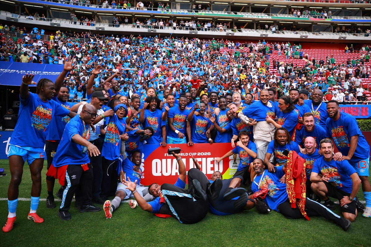 N A Z A  🤙🏾 tweet media