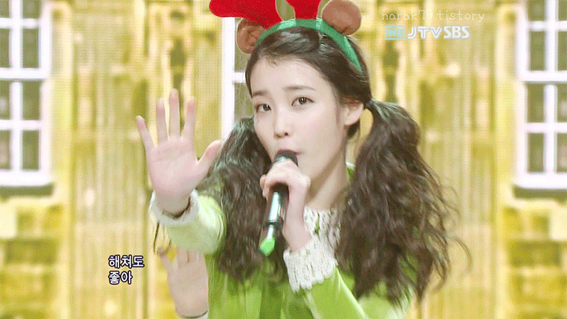 instiz's tweet photo. 와 아이유 아이라인 바꾸니까 걍 19살때 얼굴나옴ㅋㅋ https://t.co/xP4CyNQeql https://t.co/gGN25fVHOD