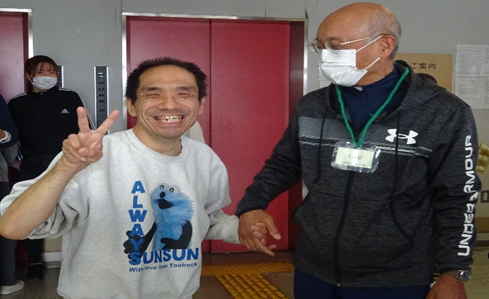 🌸大崎むつみの里　生活介護事業かがやき🌸
今回は活動に参加されているボランティアの方に、利用者さんから感謝を伝えるありがとうの会を開催しました。みんなの笑顔があふれ、とても和やかな雰囲気の中で行われました。＃大崎むつみの里　＃かがやき　#活動內容