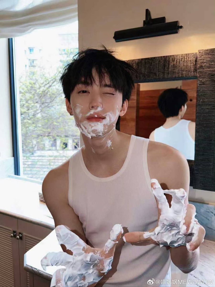 miaoyirann's tweet photo. bro is so handsome its killing me https://t.co/7dafwyLwHO