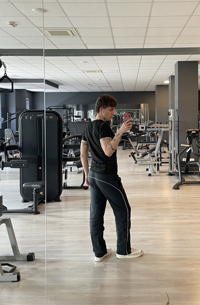 Ok che oggi faccio +23!!.. ma il culo non si allena da solo 🙃