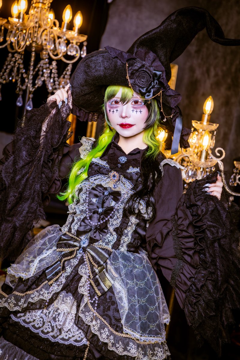 ritsu_nme's tweet photo. 🌙𝐂𝐎𝐋𝐎𝐑：ルクス🌙

《 Ma, Mimumo 》 𝐑𝐢𝐓𝐒𝐔

「眩しさの中で消えるのが良い。」

4.1 zephyrHALLさんにてデビューライブ開幕＿＿＿ https://t.co/usLHRZoX0g
