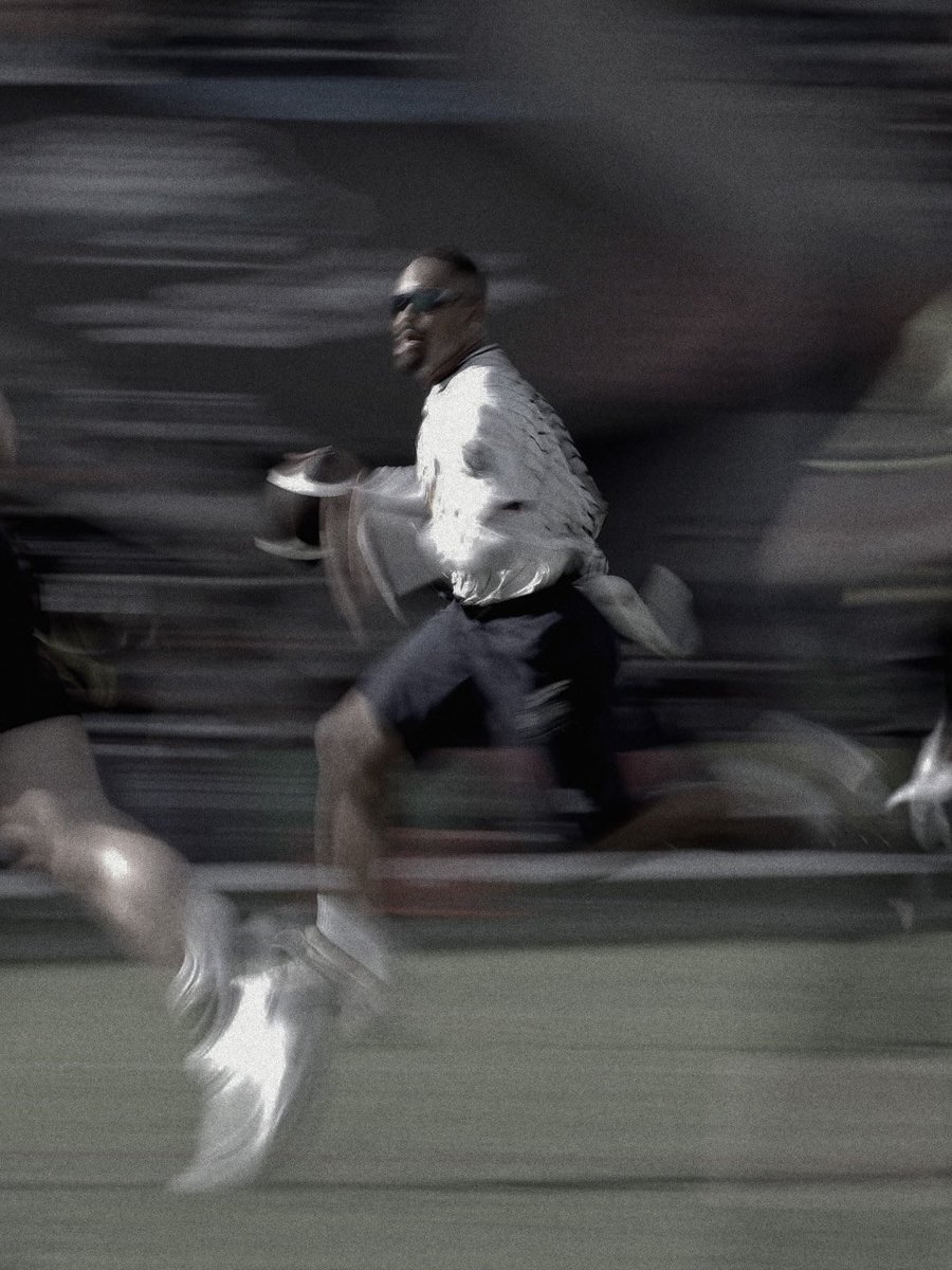 ❶ LOVE, HURTS tweet media