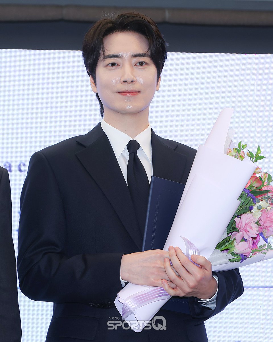 [#포토Q] 260401 ‘이준혁’ 경제총조사 홍보모델 위촉식

📌sportsq.co.kr/news/articleVi…

#이준혁 #Leejunhyuk